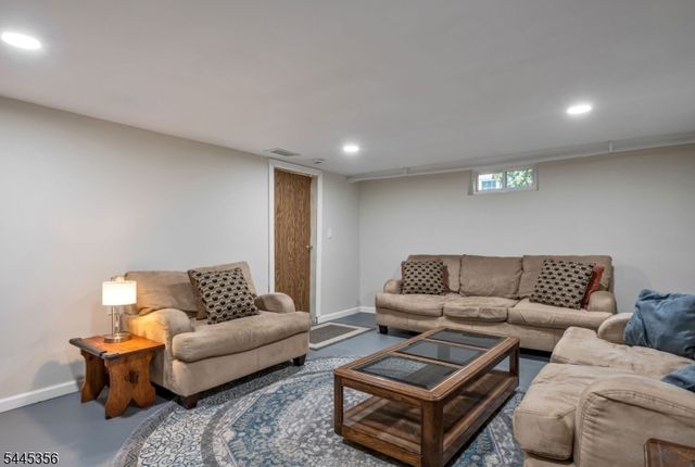320 Monroe Ave, Wyckoff Twp., NJ 07481