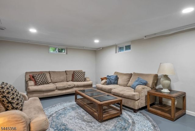 320 Monroe Ave, Wyckoff Twp., NJ 07481