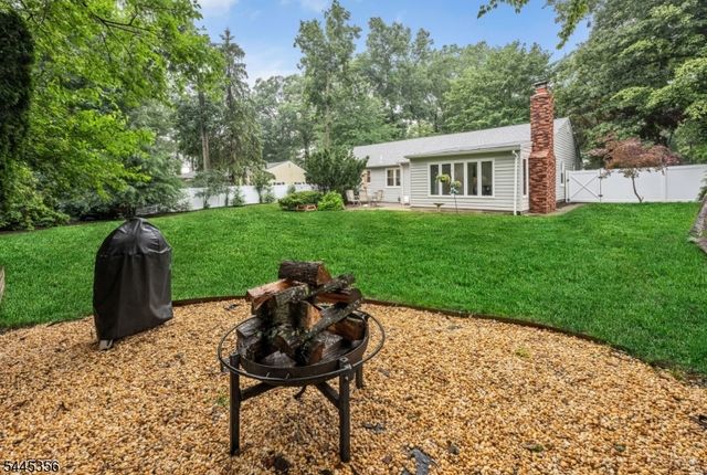 320 Monroe Ave, Wyckoff Twp., NJ 07481