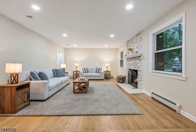 320 Monroe Ave, Wyckoff Twp., NJ 07481