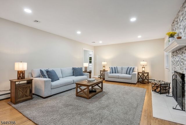 320 Monroe Ave, Wyckoff Twp., NJ 07481