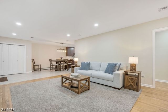 320 Monroe Ave, Wyckoff Twp., NJ 07481