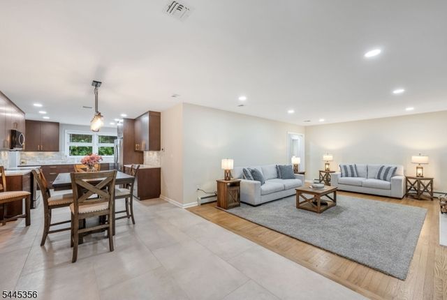 320 Monroe Ave, Wyckoff Twp., NJ 07481