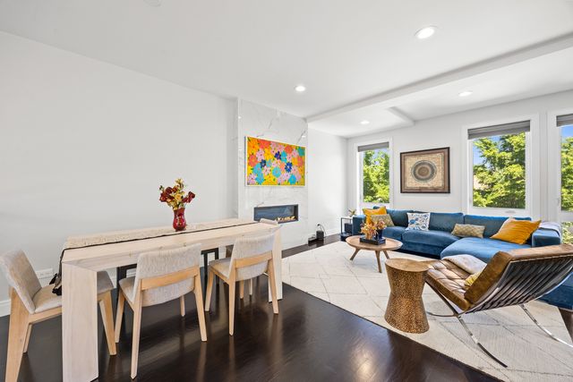 3901 S Lake Park Avenue D, Chicago, IL 60653