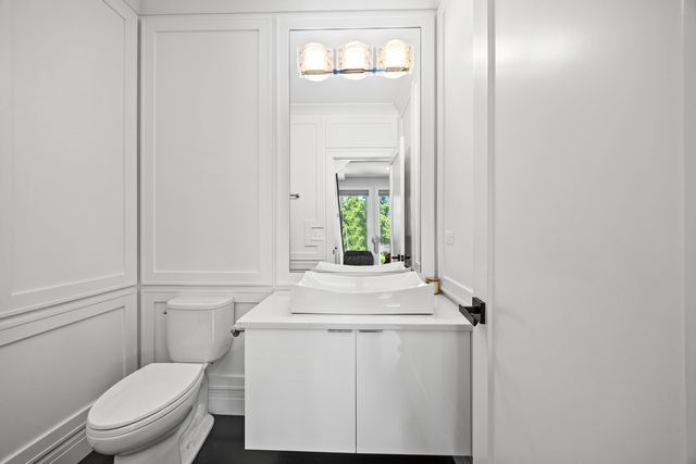 3901 S Lake Park Avenue D, Chicago, IL 60653