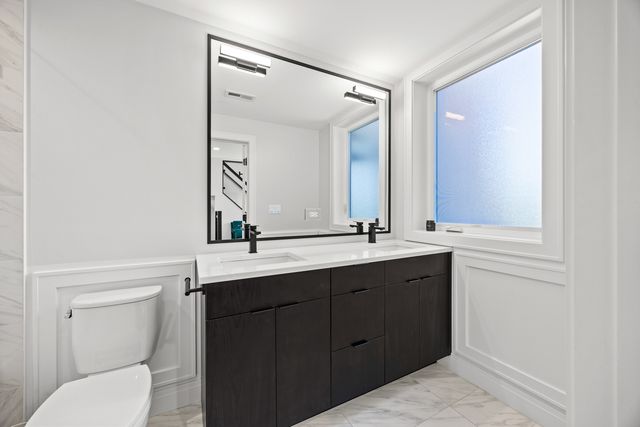 3901 S Lake Park Avenue D, Chicago, IL 60653