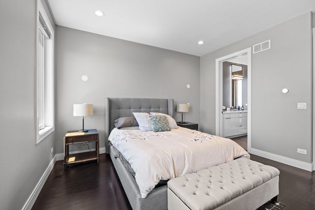 3901 S Lake Park Avenue D, Chicago, IL 60653
