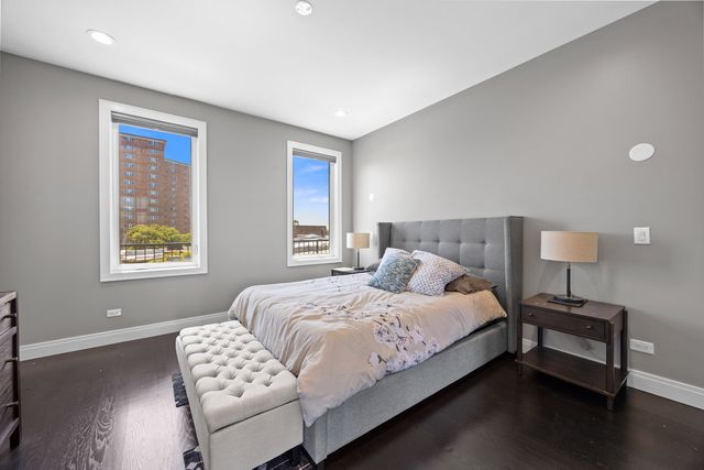 3901 S Lake Park Avenue D, Chicago, IL 60653