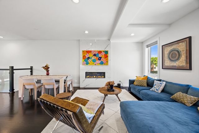 3901 S Lake Park Avenue D, Chicago, IL 60653