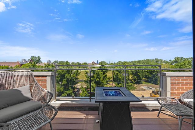 3901 S Lake Park Avenue D, Chicago, IL 60653