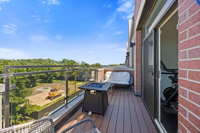 3901 S Lake Park Avenue D, Chicago, IL 60653
