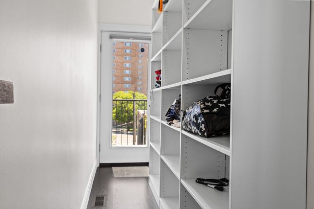 3901 S Lake Park Avenue D, Chicago, IL 60653