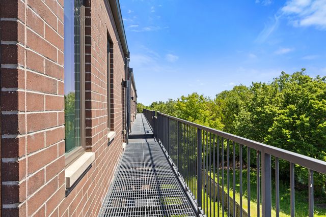3901 S Lake Park Avenue D, Chicago, IL 60653