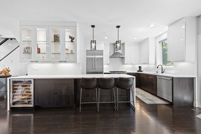 3901 S Lake Park Avenue D, Chicago, IL 60653