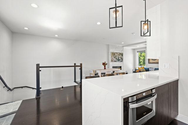 3901 S Lake Park Avenue D, Chicago, IL 60653