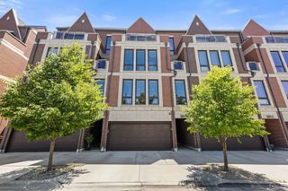 3901 S Lake Park Avenue D, Chicago, IL 60653