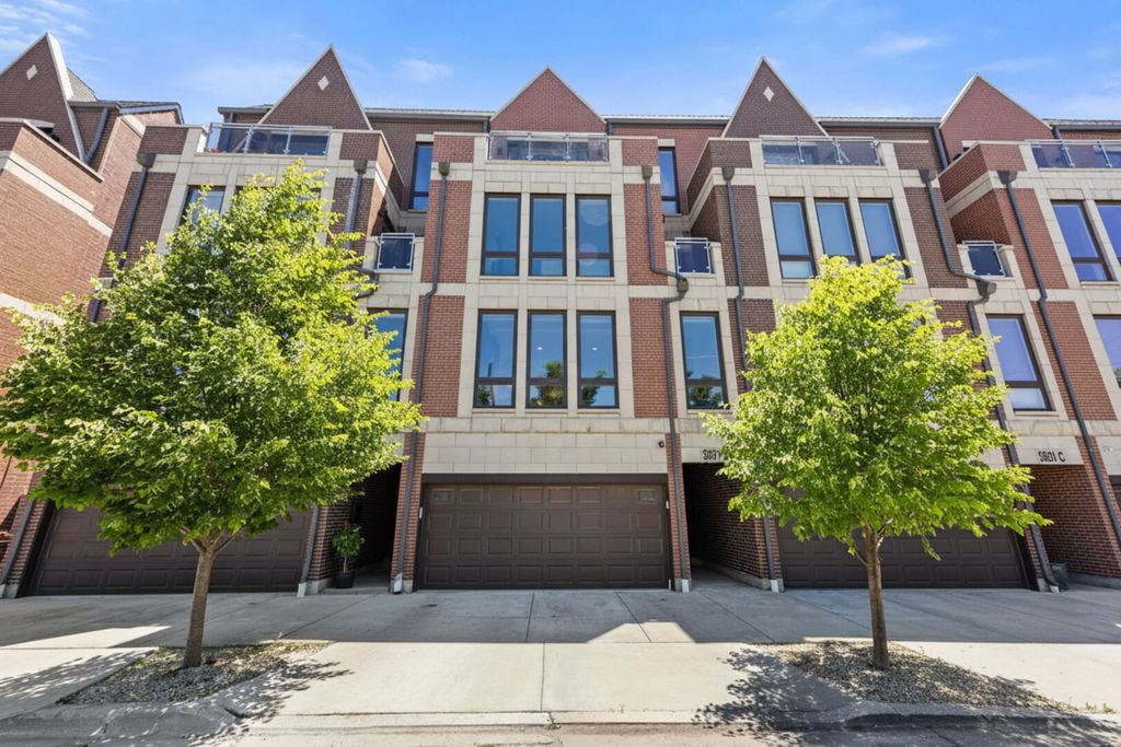 3901 S Lake Park Avenue D, Chicago, IL 60653