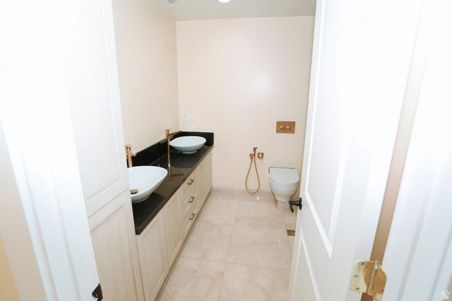 8068 S TWELVE DR, Sandy, UT 84094