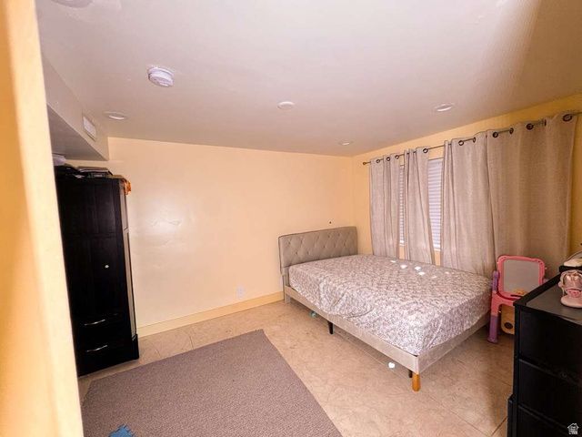 8068 S TWELVE DR, Sandy, UT 84094