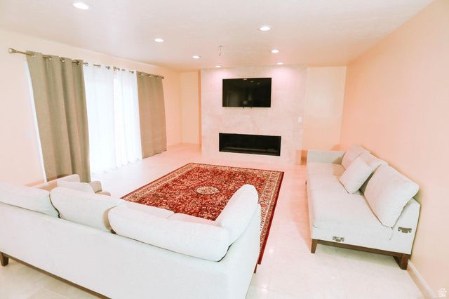 8068 S TWELVE DR, Sandy, UT 84094