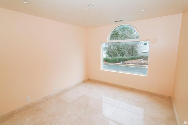 8068 S TWELVE DR, Sandy, UT 84094