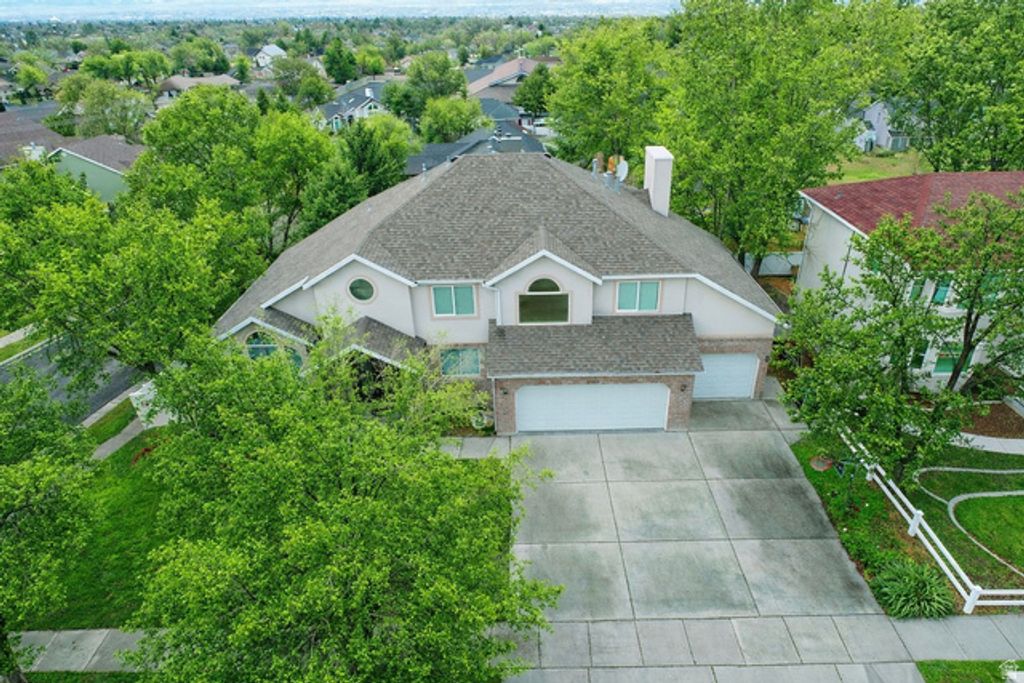 8068 S TWELVE DR, Sandy, UT 84094