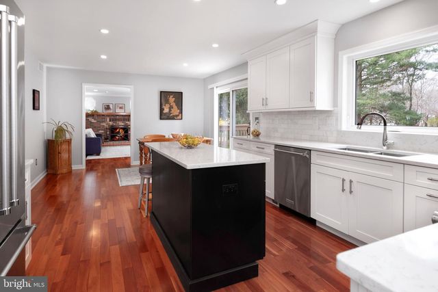 6 GREENFIELD DR N, Princeton Junction, NJ 08550