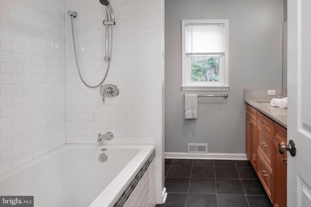 6 GREENFIELD DR N, Princeton Junction, NJ 08550