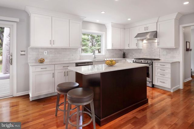6 GREENFIELD DR N, Princeton Junction, NJ 08550