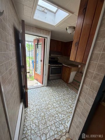 44 Jonn Street, Helmetta, NJ 08828