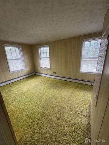 44 Jonn Street, Helmetta, NJ 08828