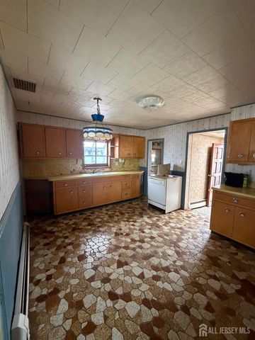44 Jonn Street, Helmetta, NJ 08828