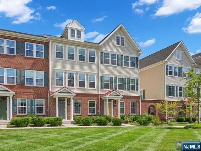 12 Litchfield Lane, Fair Lawn, NJ 07410