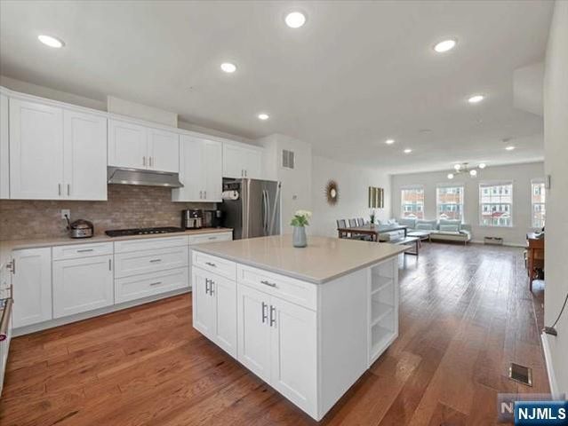 12 Litchfield Lane, Fair Lawn, NJ 07410