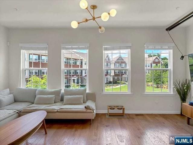 12 Litchfield Lane, Fair Lawn, NJ 07410