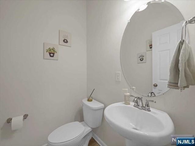 12 Litchfield Lane, Fair Lawn, NJ 07410