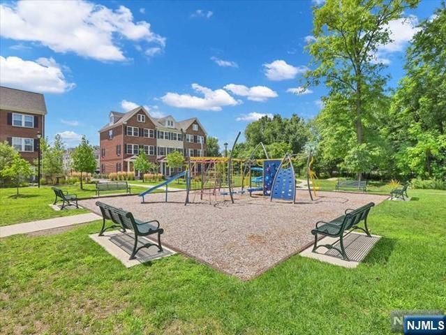 12 Litchfield Lane, Fair Lawn, NJ 07410