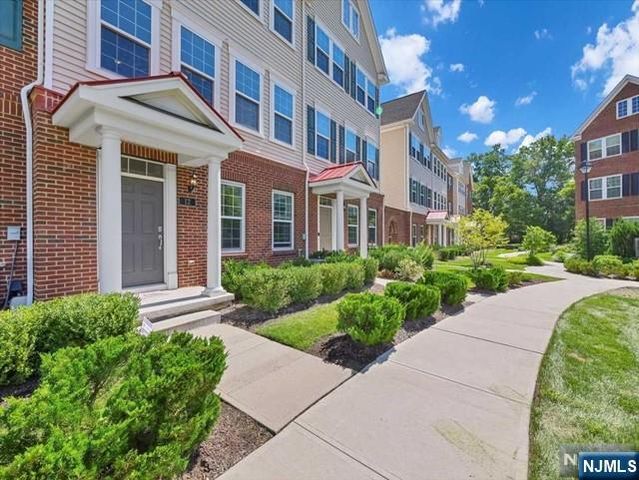 12 Litchfield Lane, Fair Lawn, NJ 07410