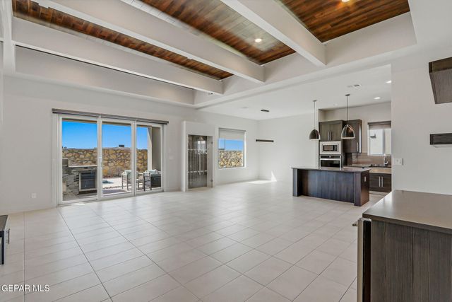 7372 MULE TEAM Drive, El Paso, TX 79911