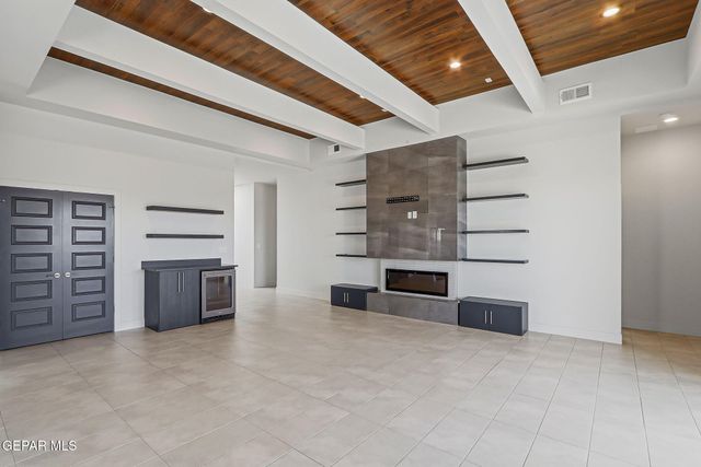 7372 MULE TEAM Drive, El Paso, TX 79911