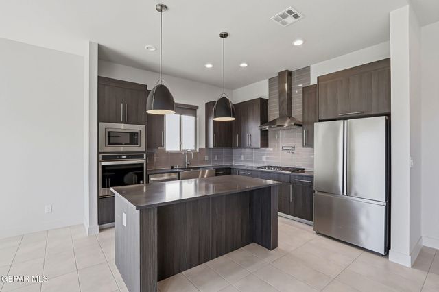 7372 MULE TEAM Drive, El Paso, TX 79911