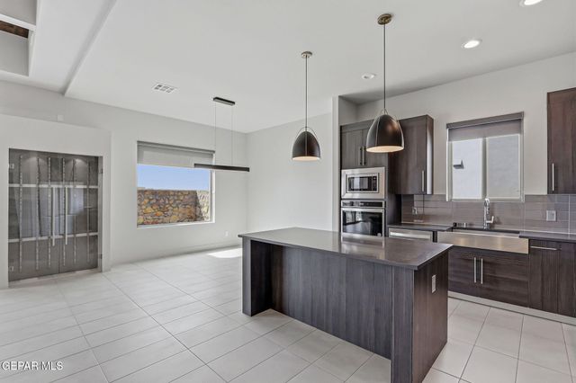 7372 MULE TEAM Drive, El Paso, TX 79911