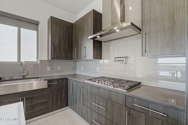 7372 MULE TEAM Drive, El Paso, TX 79911