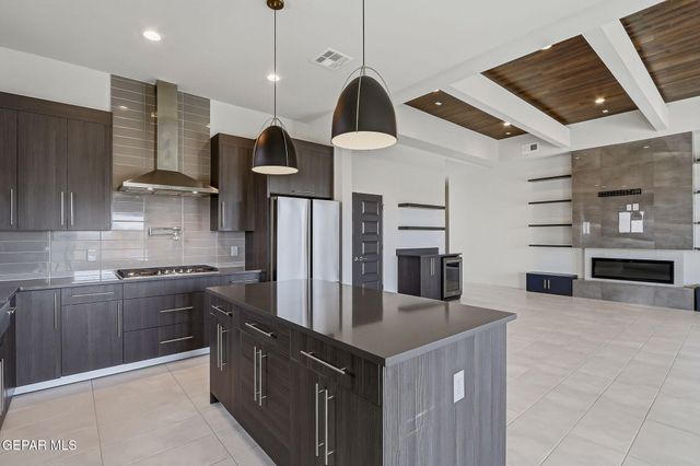 7372 MULE TEAM Drive, El Paso, TX 79911