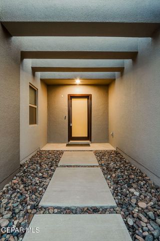 7372 MULE TEAM Drive, El Paso, TX 79911