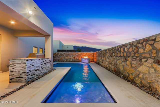 7372 MULE TEAM Drive, El Paso, TX 79911