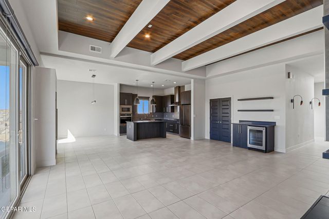 7372 MULE TEAM Drive, El Paso, TX 79911