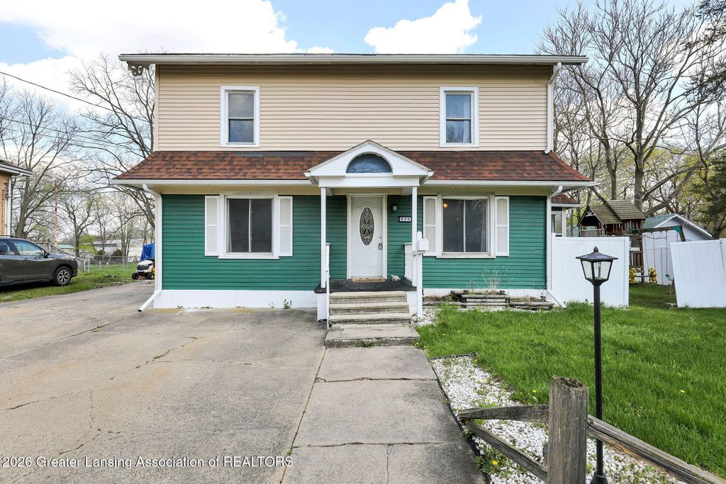630 N Cochran Avenue, Charlotte, MI 48813