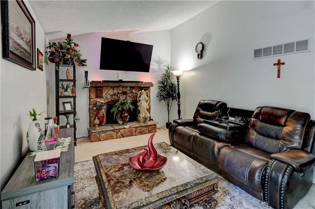 2400 NW 84th Terrace, Kansas City, MO 64154