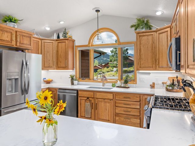 680 Cedar Ridge Cir, Estes Park, CO 80517